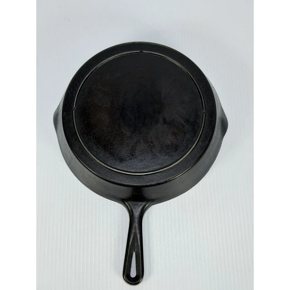 Vintage #8 Unmarked Lodge Cast Iron Skillet 3 Notch‎ Heat Ring Restored Seasoned